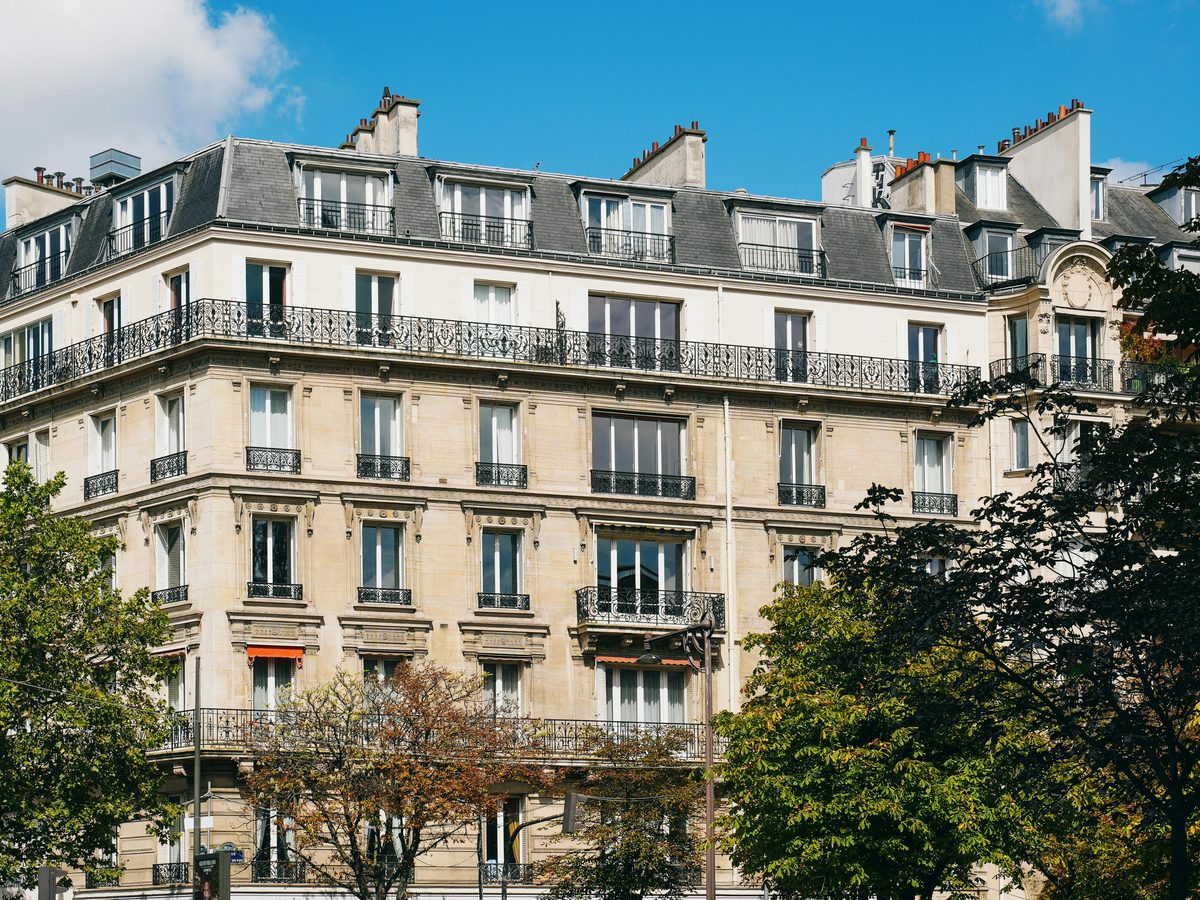Immeuble années 30 en brique